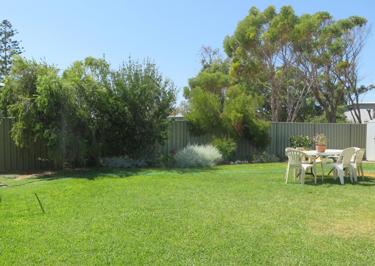 Вилла Jurien Beachfront Holiday Units Джуриен-Бэй Экстерьер фото